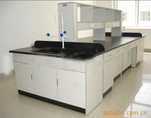 ����ʵ��̨