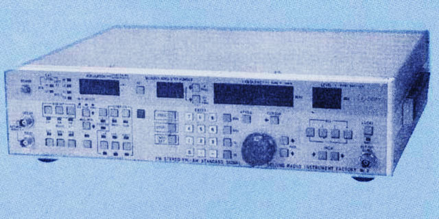 FM������/FM-AM��׼�źŷ�����